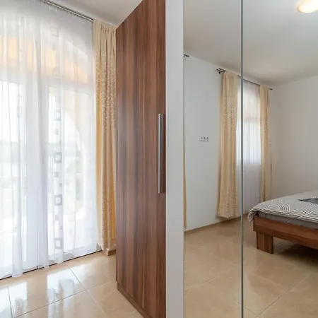 A3 - Seafront Apt With Balcony 1 Min To Beach * تروغير