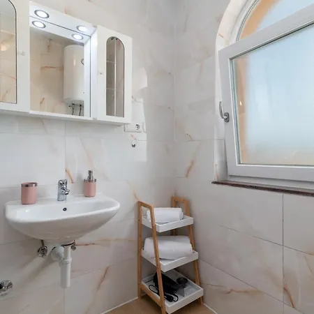 דירה A 3 - Seafront With Balcony 1 Min To