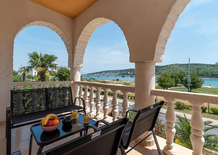 A3 - Seafront With Balcony 1 Min To