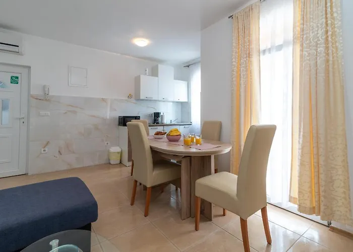 Appartement A3 - Seafront With Balcony 1 Min To Trogir
