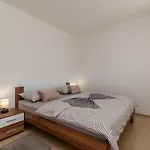 A3 - Seafront With Balcony 1 Min To