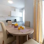 Appartement A3 - Seafront With Balcony 1 Min To Trogir