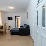 A3 - Seafront With Balcony 1 Min To Appartement Trogir