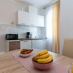 A3 - Seafront With Balcony 1 Min To