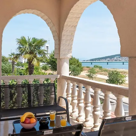 公寓 A3 - Seafront Apt With Balcony 1 Min To Beach 特罗吉尔