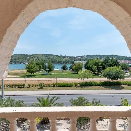 A3 - Seafront Apt With Balcony 1 Min To Beach 公寓