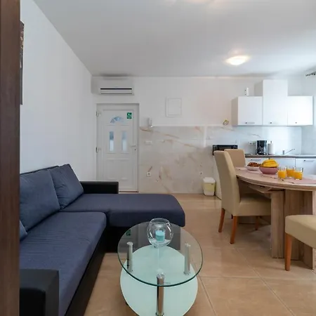 A3 - Seafront Apt With Balcony 1 Min To Beach 公寓 特罗吉尔