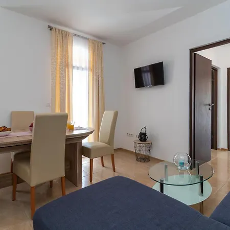 A 3 - Seafront With Balcony 1 Min To Lejlighed Trogir