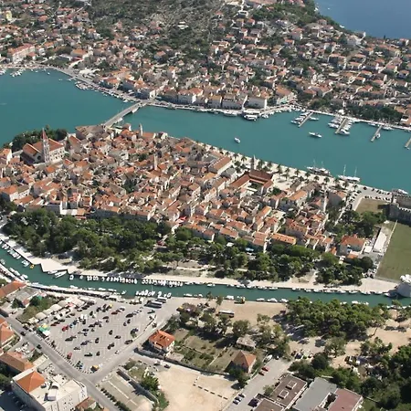Apartament A 3 - Seafront With Balcony 1 Min To Trogir