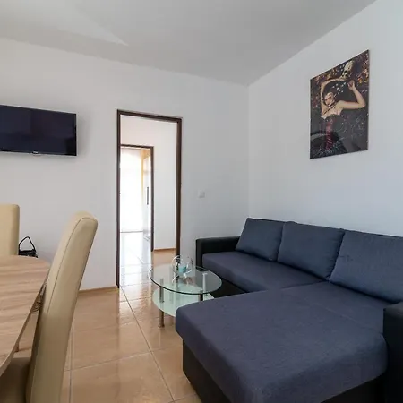 Apartament A 3 - Seafront With Balcony 1 Min To *