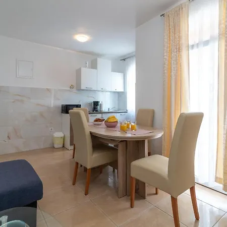 Apartament A 3 - Seafront With Balcony 1 Min To Trogir