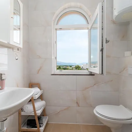 A 3 - Seafront With Balcony 1 Min To * Trogir